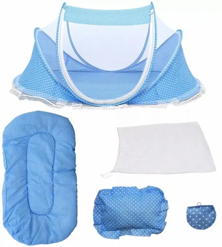 Folding baby mosquito net into a compact carry bag – portable and travel-friendly.